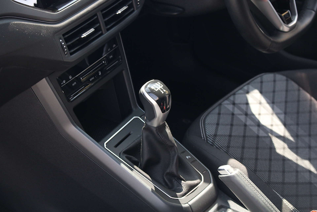 Volkswagen Polo R-Line Tsi - Image 20