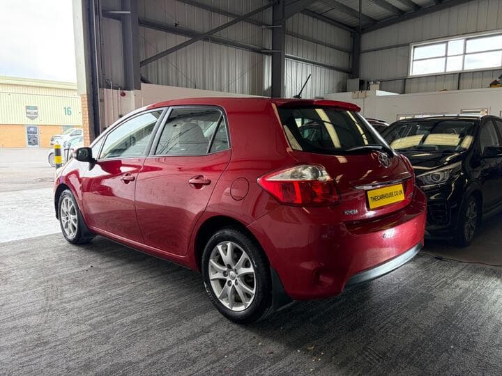 Toyota Auris - Image 18