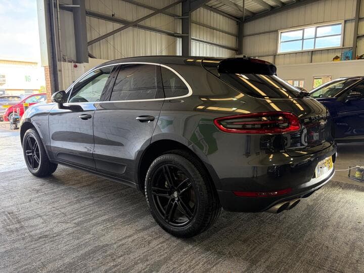 Porsche Macan - Image 10