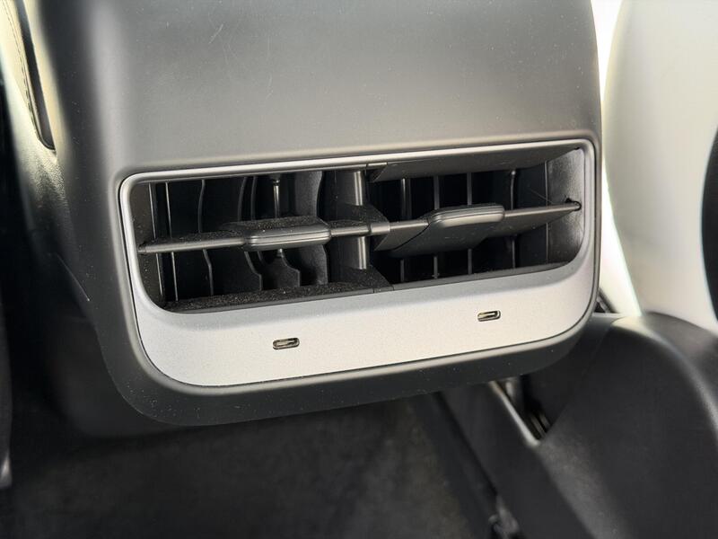 Tesla Model Y - Image 17