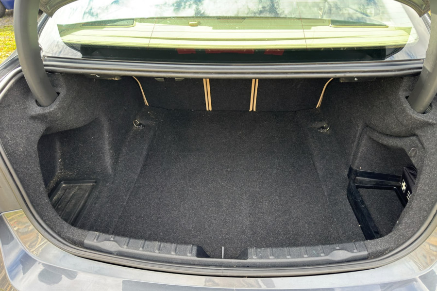 Bmw 3 Series - Image 13