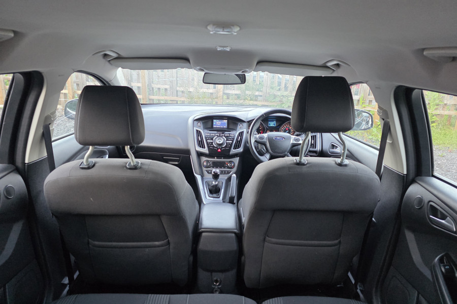 Ford Focus - Image 12