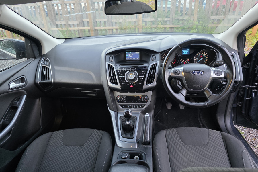 Ford Focus - Image 13