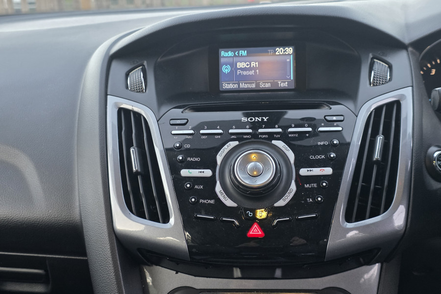 Ford Focus - Image 15