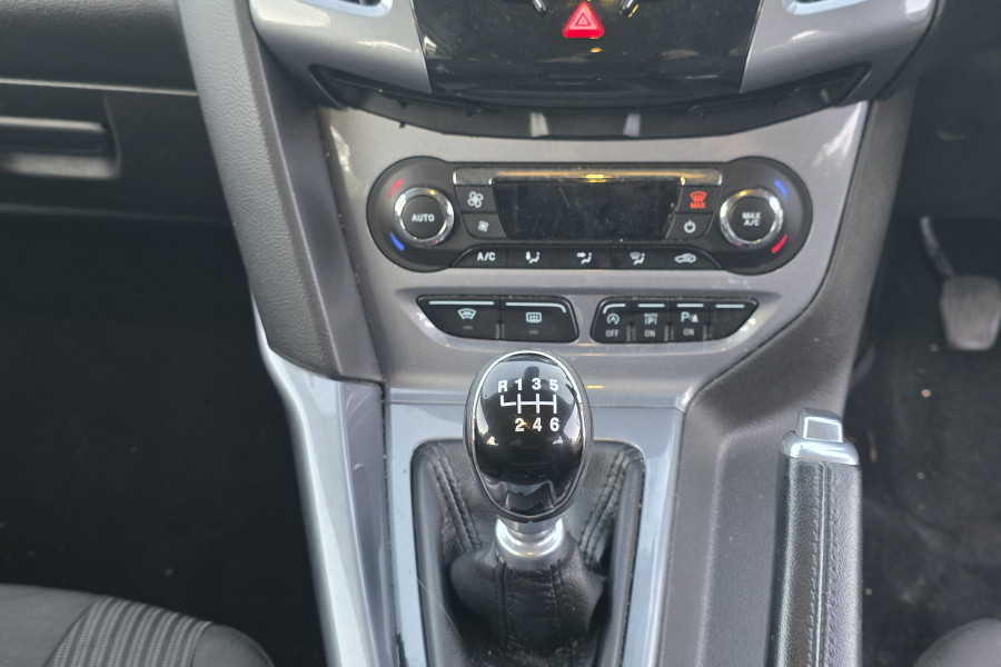Ford Focus - Image 17