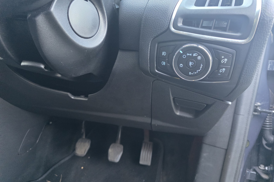 Ford Focus - Image 18