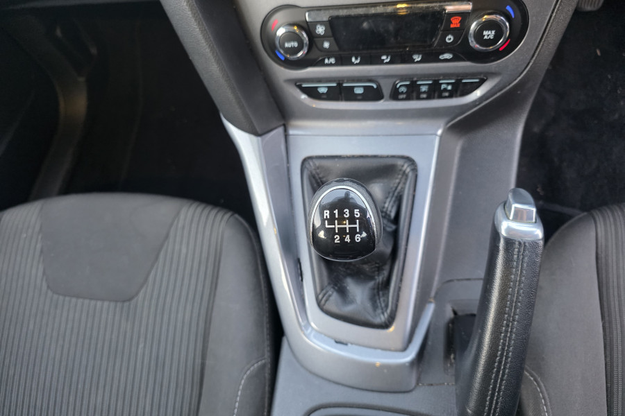 Ford Focus - Image 19