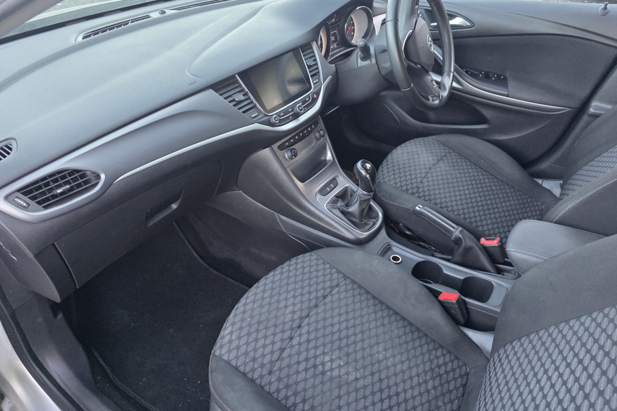 Vauxhall Astra - Image 11