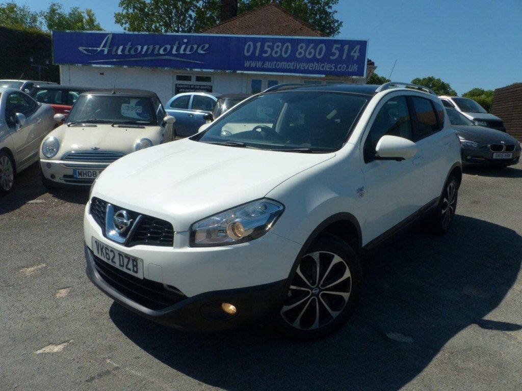 2012 Nissan Qashqai in Hurst Green