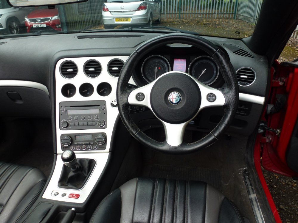 Alfa Romeo Spider 2.4 JTDM Convertible 2dr Diesel Manual (179 g/km, 200 bhp) - Image 12
