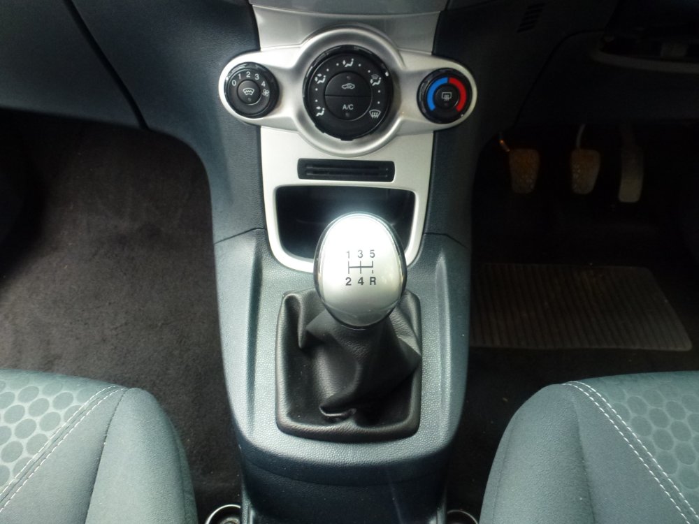 Ford Fiesta 1.4 TDCi Zetec Hatchback 5dr Diesel Manual (110 g/km, 67 bhp) - Image 15