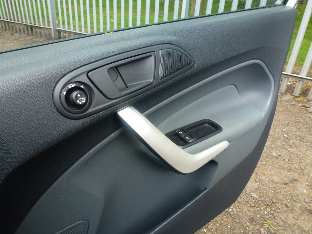 Ford Fiesta 1.4 TDCi Zetec Hatchback 5dr Diesel Manual (110 g/km, 67 bhp) - Image 19