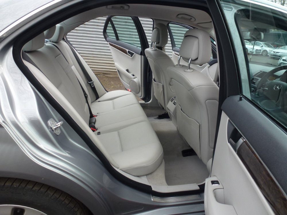 Mercedes-Benz C Class 2.1 C200 CDI Elegance Saloon 4dr Diesel Auto Euro 4 (136 ps) - Image 10
