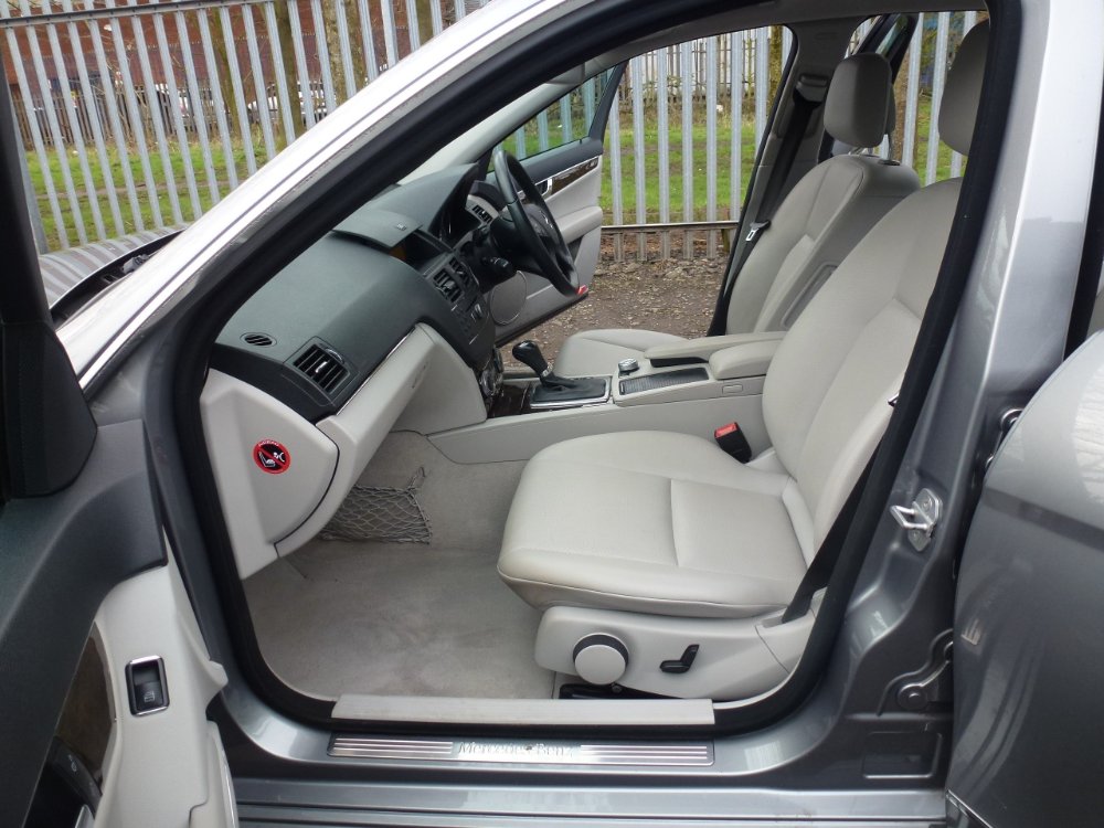 Mercedes-Benz C Class 2.1 C200 CDI Elegance Saloon 4dr Diesel Auto Euro 4 (136 ps) - Image 11