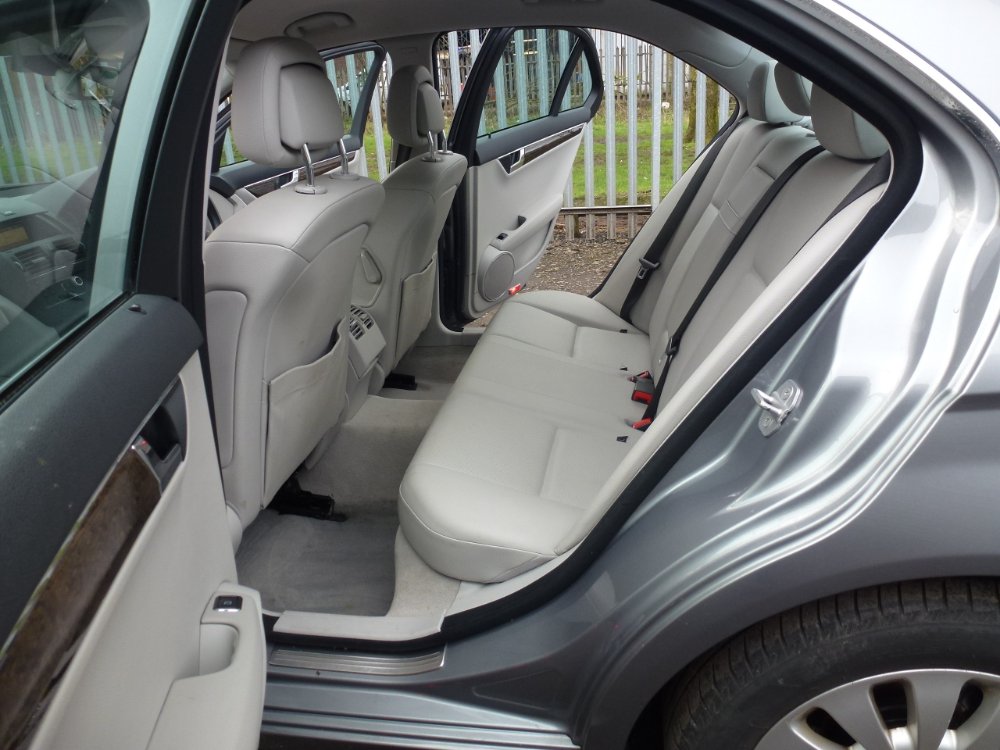 Mercedes-Benz C Class 2.1 C200 CDI Elegance Saloon 4dr Diesel Auto Euro 4 (136 ps) - Image 12