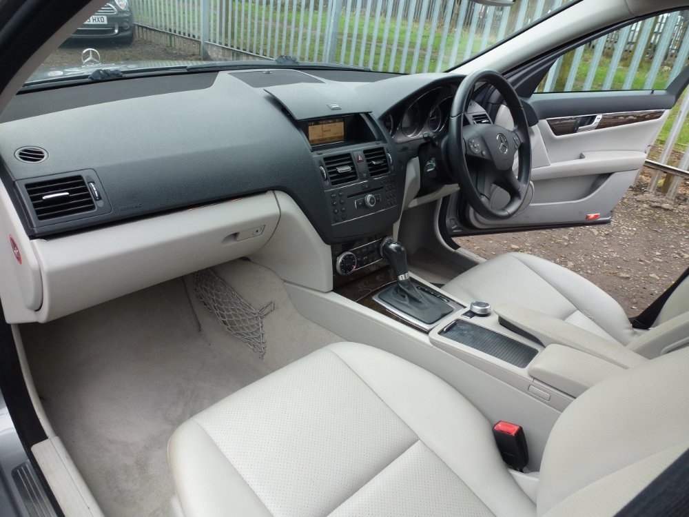 Mercedes-Benz C Class 2.1 C200 CDI Elegance Saloon 4dr Diesel Auto Euro 4 (136 ps) - Image 16