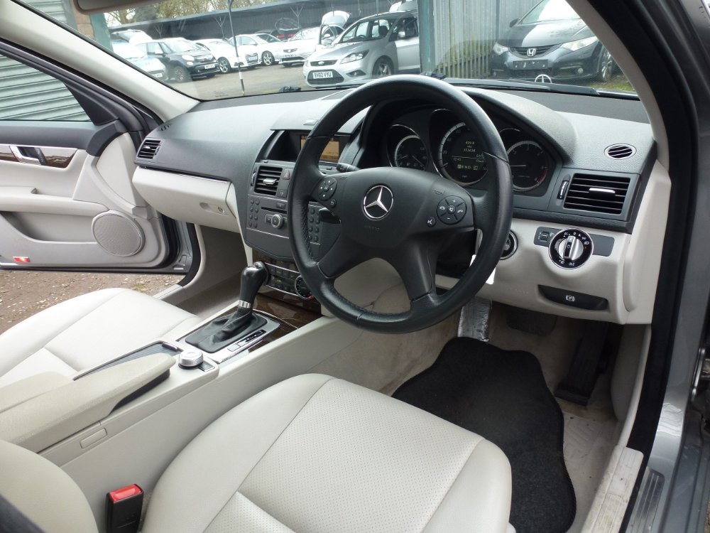 Mercedes-Benz C Class 2.1 C200 CDI Elegance Saloon 4dr Diesel Auto Euro 4 (136 ps) - Image 17