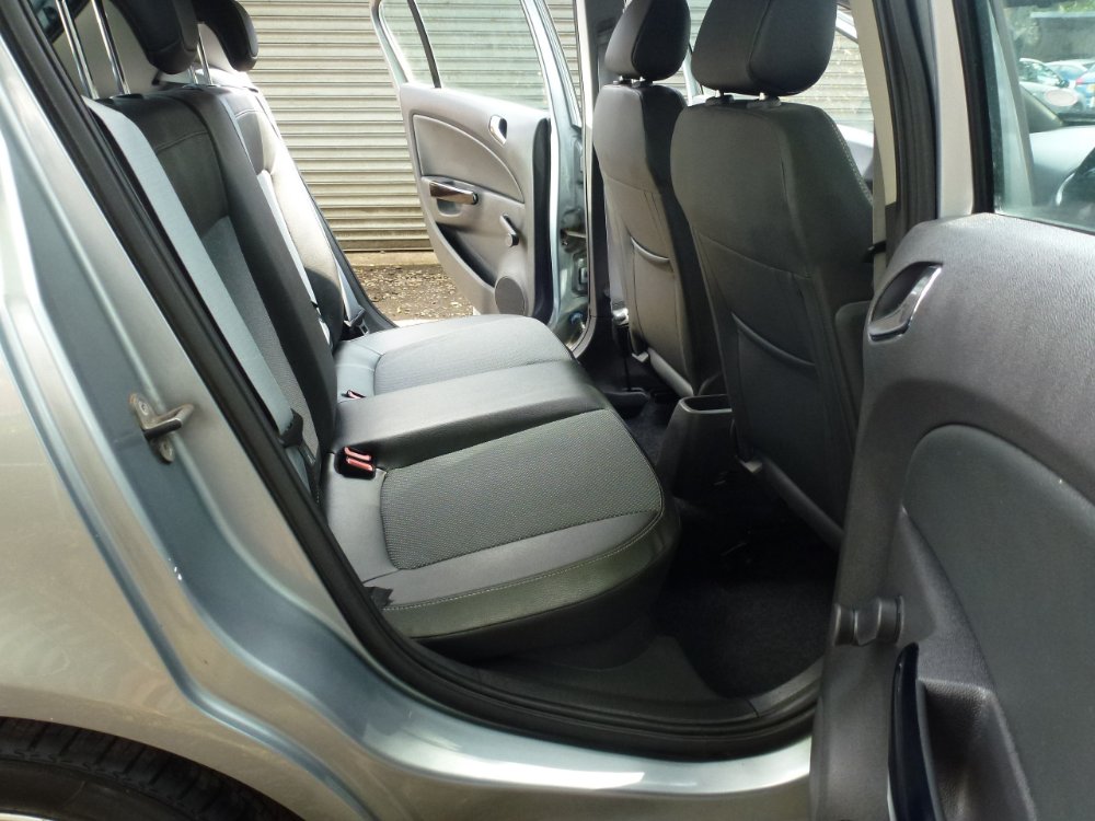 Vauxhall Corsa 1.4i 16v SE Hatchback 5dr Petrol Automatic (a/c) (138 g/km, 99 bhp) - Image 10