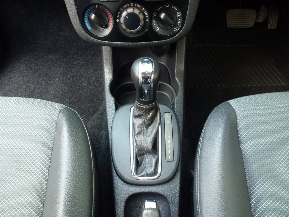 Vauxhall Corsa 1.4i 16v SE Hatchback 5dr Petrol Automatic (a/c) (138 g/km, 99 bhp) - Image 16