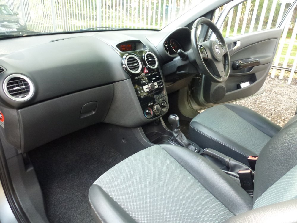 Vauxhall Corsa 1.4i 16v SE Hatchback 5dr Petrol Automatic (a/c) (138 g/km, 99 bhp) - Image 17