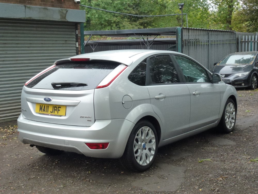 Ford Focus 1.6 Zetec Hatchback 5dr Petrol Manual (159 g/km, 99 bhp) - Image 4