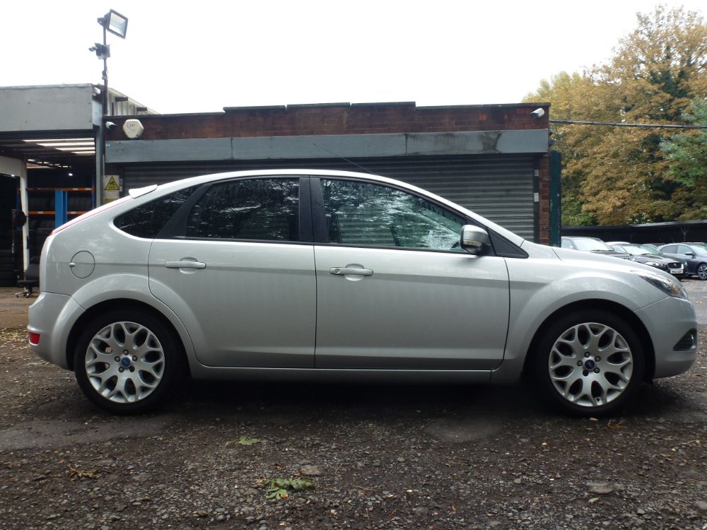Ford Focus 1.6 Zetec Hatchback 5dr Petrol Manual (159 g/km, 99 bhp) - Image 8