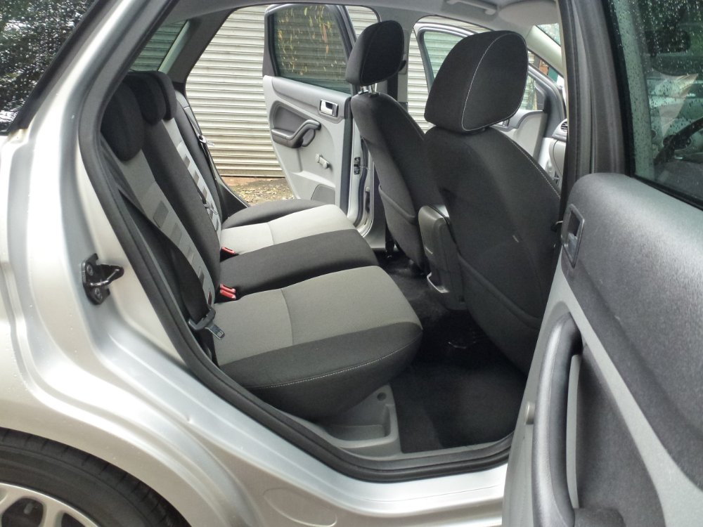 Ford Focus 1.6 Zetec Hatchback 5dr Petrol Manual (159 g/km, 99 bhp) - Image 10