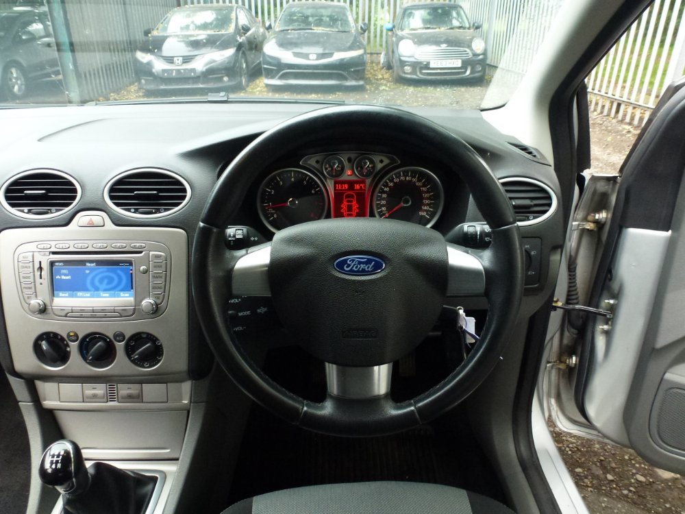 Ford Focus 1.6 Zetec Hatchback 5dr Petrol Manual (159 g/km, 99 bhp) - Image 14