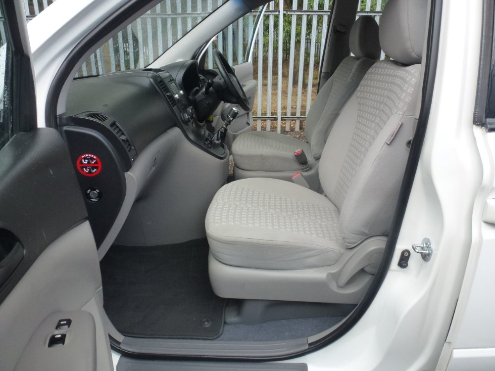 Kia Sedona 2.2 CRDi 1 MPV 5dr Diesel Manual (179 g/km, 192 bhp) - Image 11