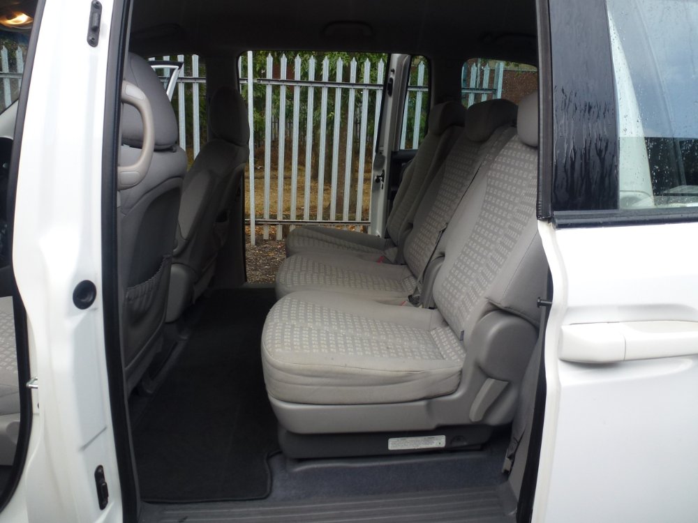Kia Sedona 2.2 CRDi 1 MPV 5dr Diesel Manual (179 g/km, 192 bhp) - Image 12