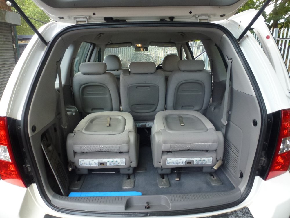 Kia Sedona 2.2 CRDi 1 MPV 5dr Diesel Manual (179 g/km, 192 bhp) - Image 13