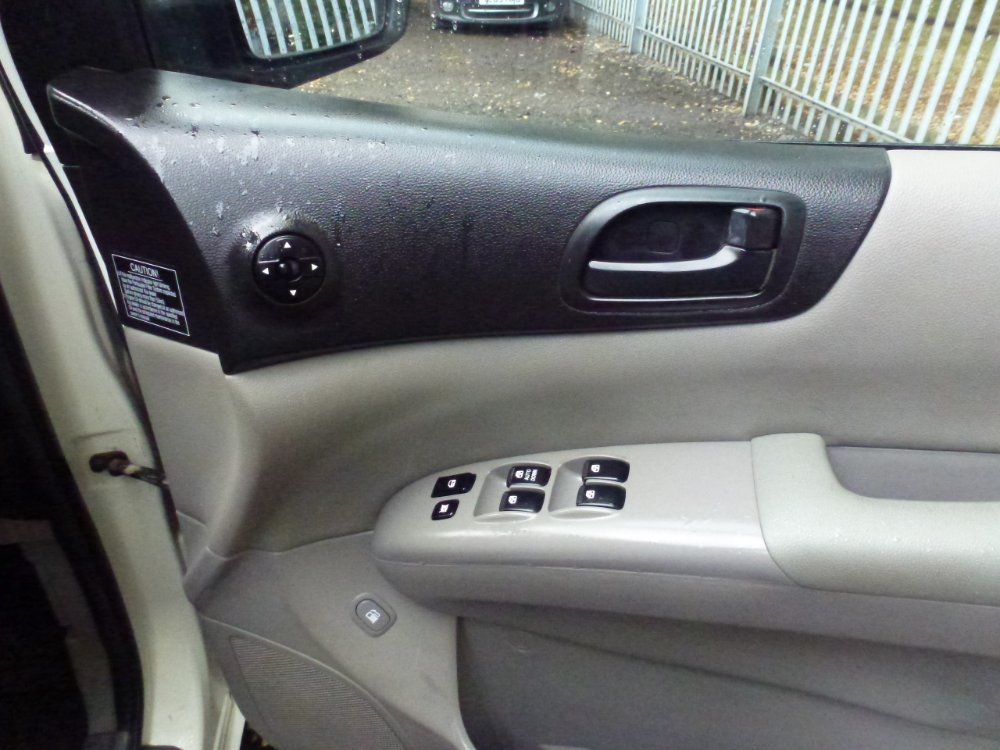 Kia Sedona 2.2 CRDi 1 MPV 5dr Diesel Manual (179 g/km, 192 bhp) - Image 17