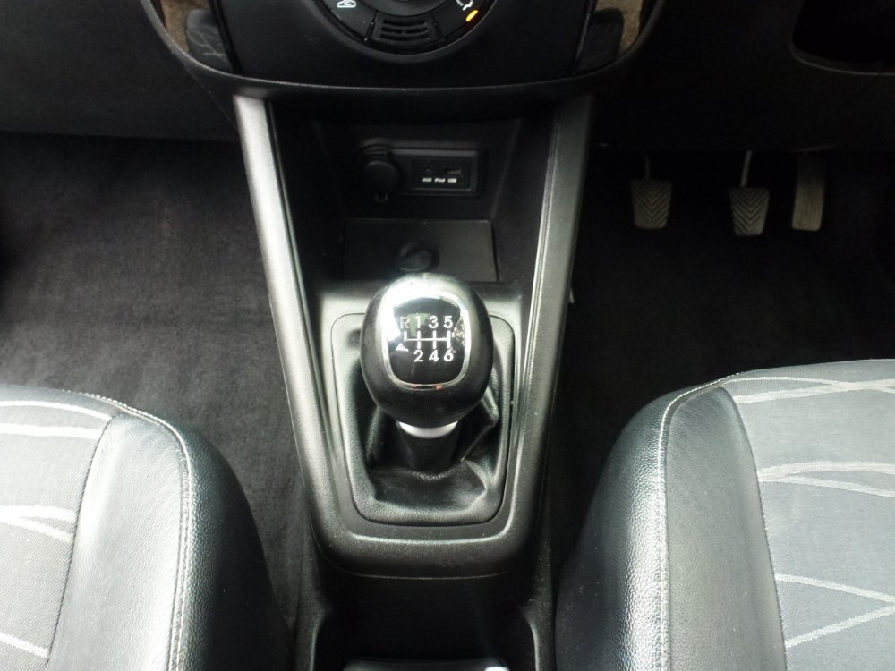 Kia Venga 1.6 EcoDynamics 3 MPV 5dr Petrol Manual Euro 5 (s/s) (123 bhp) - Image 16