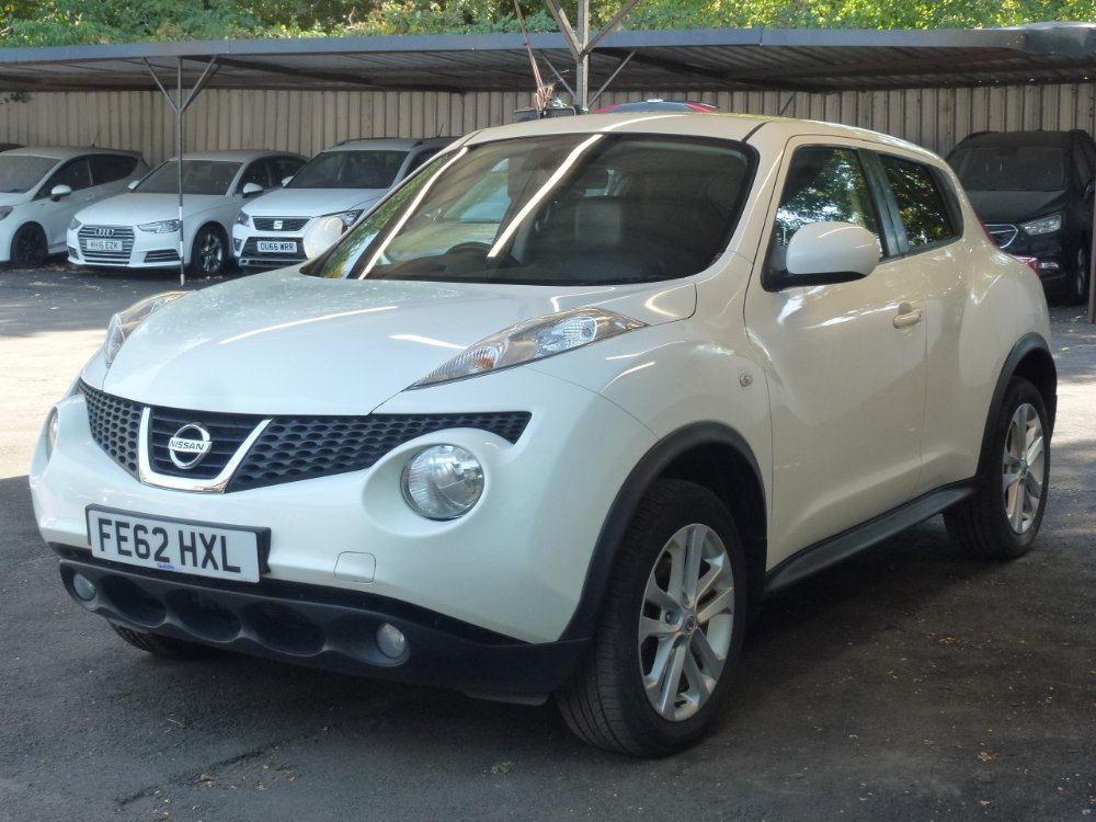 Nissan Juke 1.6 DIG-T Tekna SUV 5dr Petrol Manual Euro 5 (190 ps) - Image 2