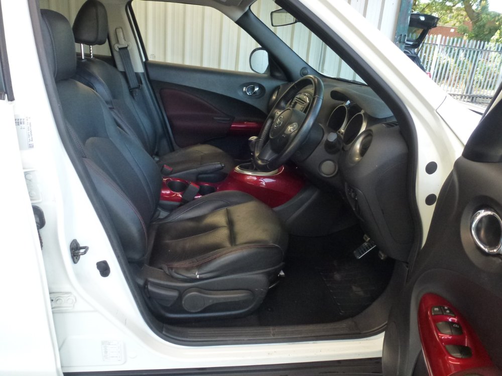 Nissan Juke 1.6 DIG-T Tekna SUV 5dr Petrol Manual Euro 5 (190 ps) - Image 7