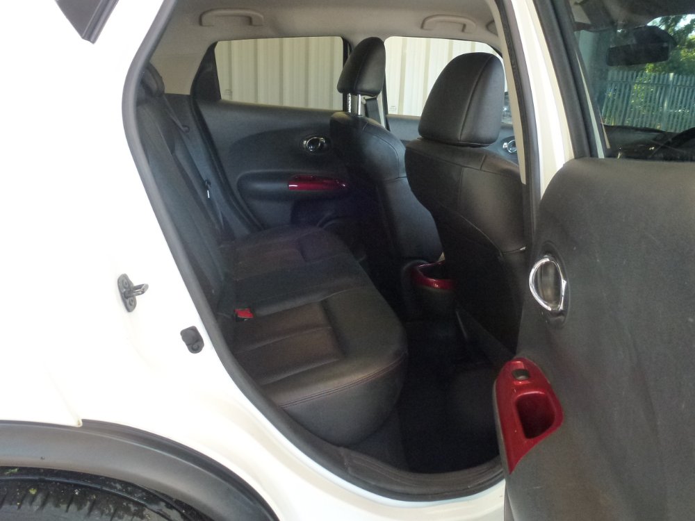 Nissan Juke 1.6 DIG-T Tekna SUV 5dr Petrol Manual Euro 5 (190 ps) - Image 8