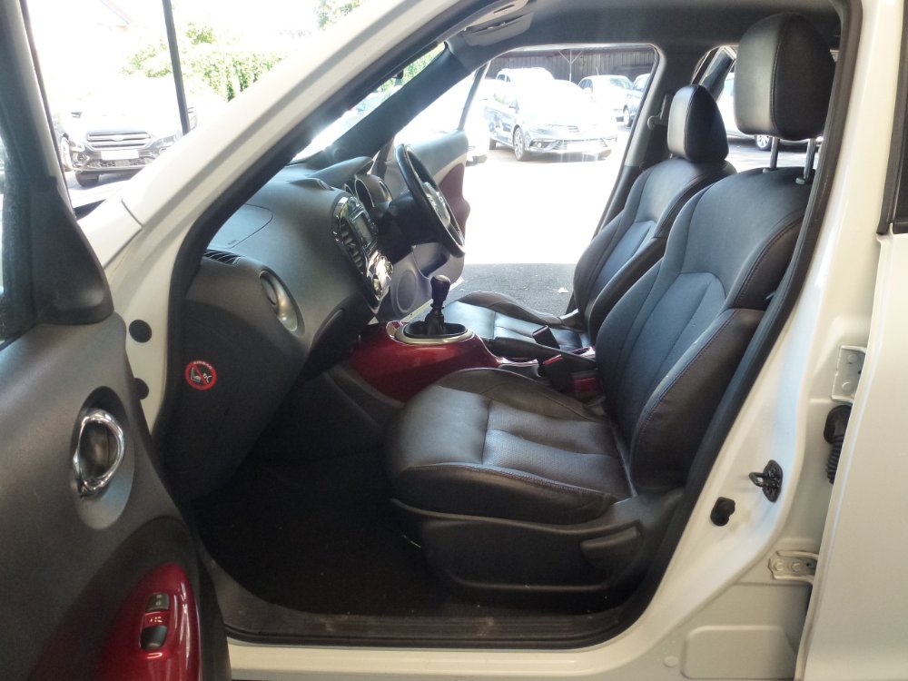 Nissan Juke 1.6 DIG-T Tekna SUV 5dr Petrol Manual Euro 5 (190 ps) - Image 9