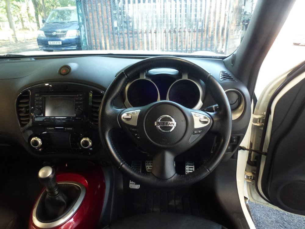 Nissan Juke 1.6 DIG-T Tekna SUV 5dr Petrol Manual Euro 5 (190 ps) - Image 11