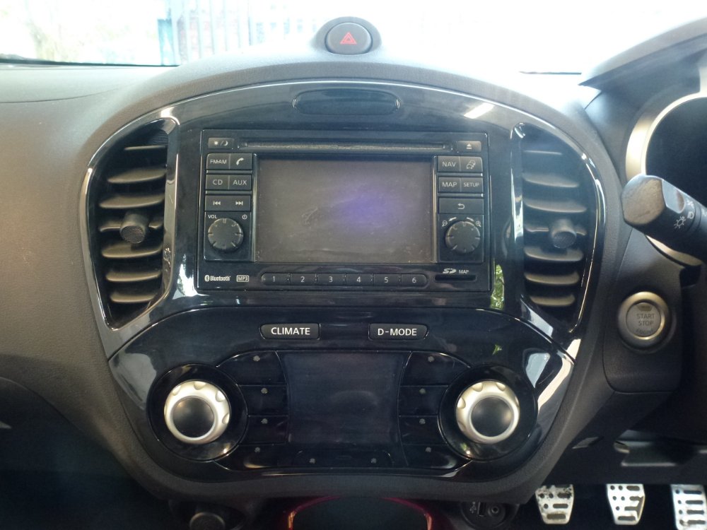 Nissan Juke 1.6 DIG-T Tekna SUV 5dr Petrol Manual Euro 5 (190 ps) - Image 12