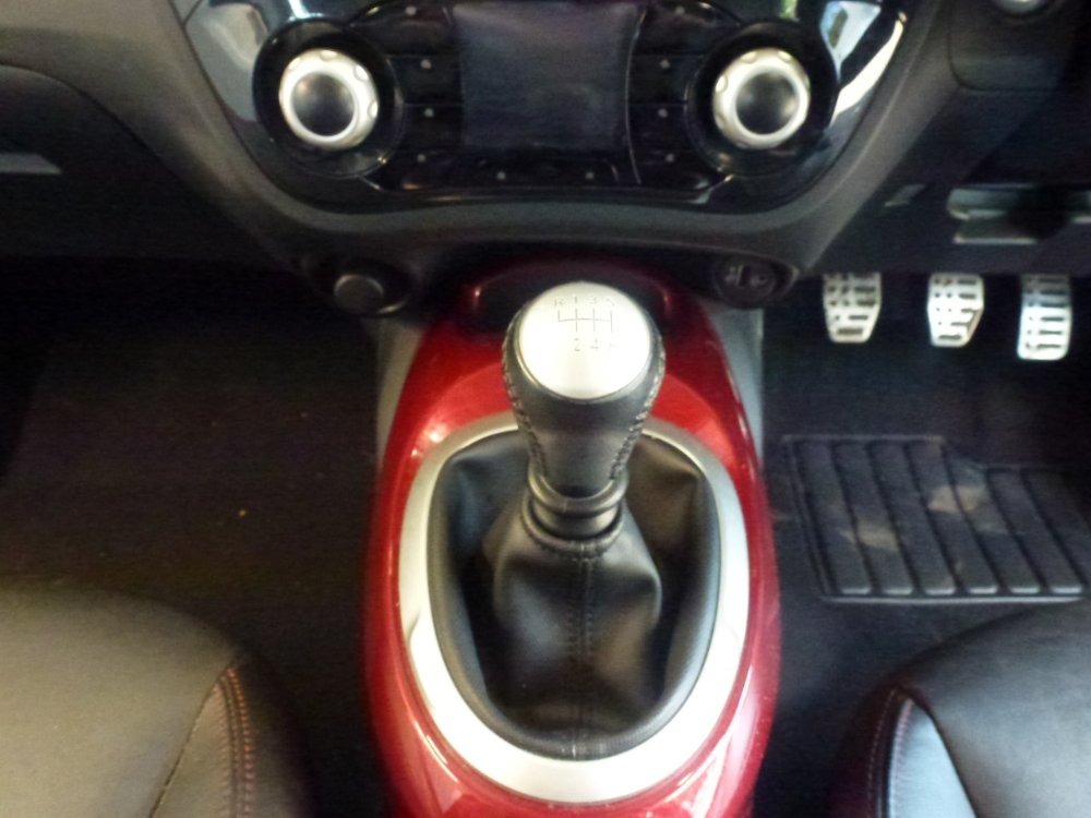 Nissan Juke 1.6 DIG-T Tekna SUV 5dr Petrol Manual Euro 5 (190 ps) - Image 13
