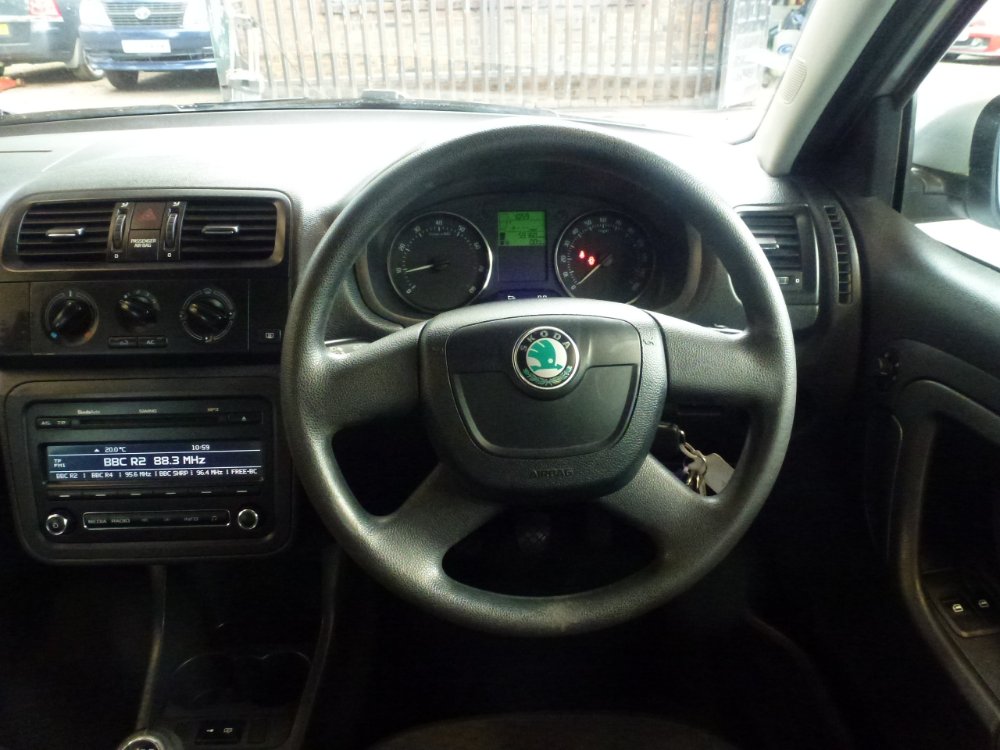Skoda Fabia 1.2 SE Hatchback 5dr Petrol Manual Euro 5 (69 ps) - Image 10
