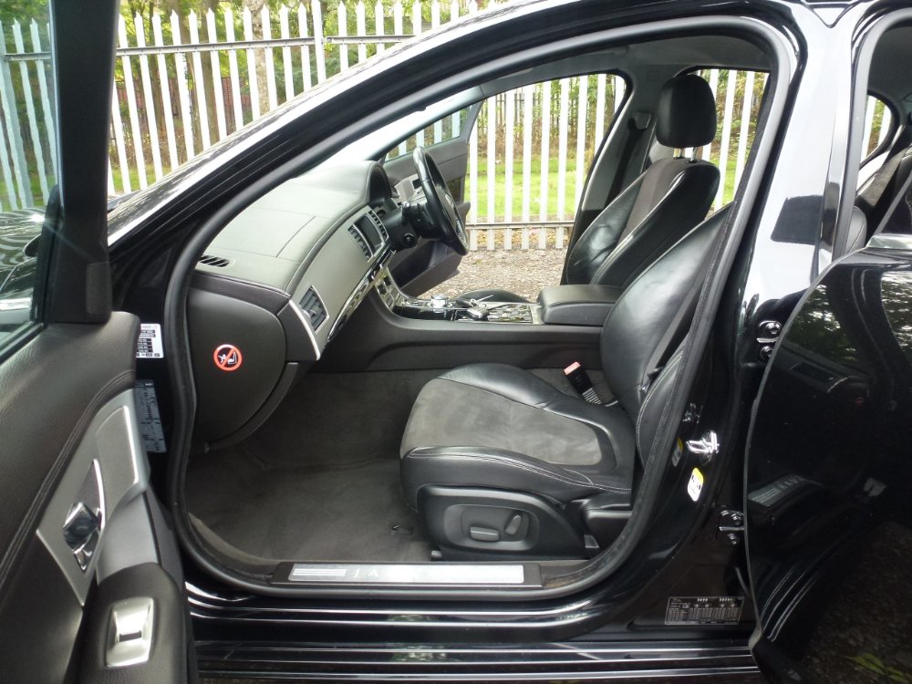 Jaguar XF 2.2d Sport Saloon 4dr Diesel Auto Euro 5 (s/s) (200 ps) - Image 11