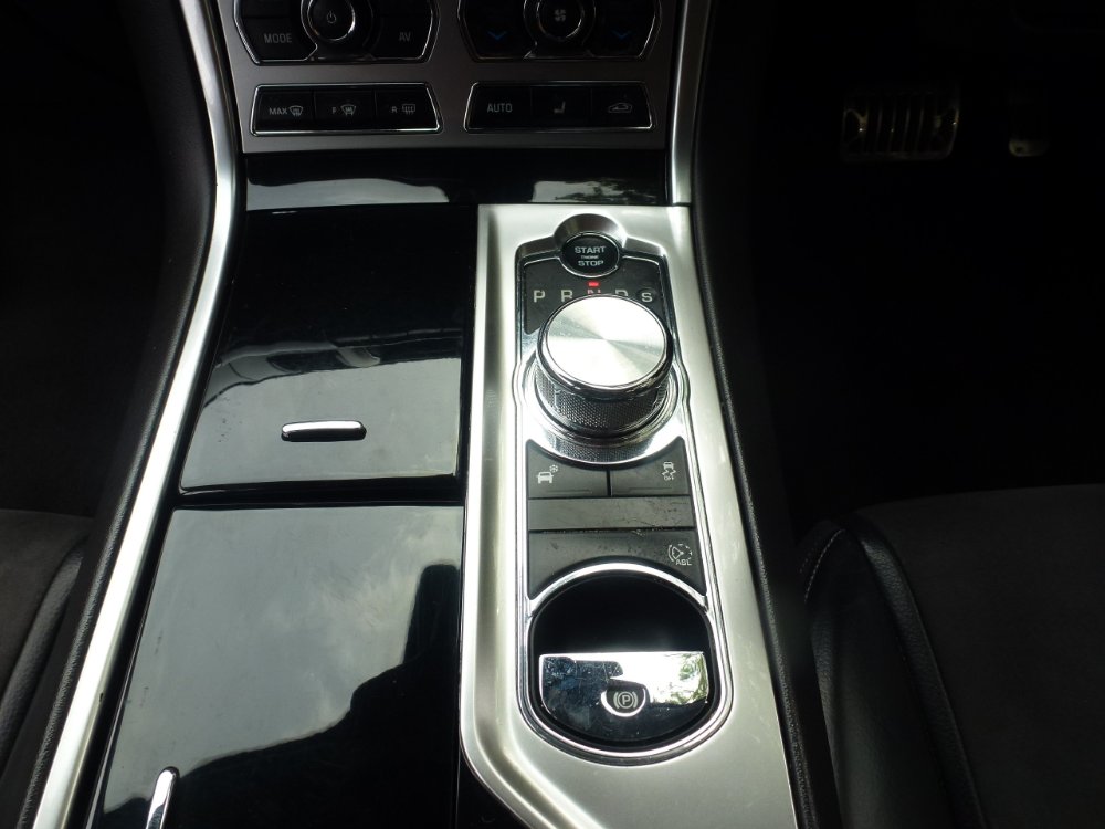 Jaguar XF 2.2d Sport Saloon 4dr Diesel Auto Euro 5 (s/s) (200 ps) - Image 15