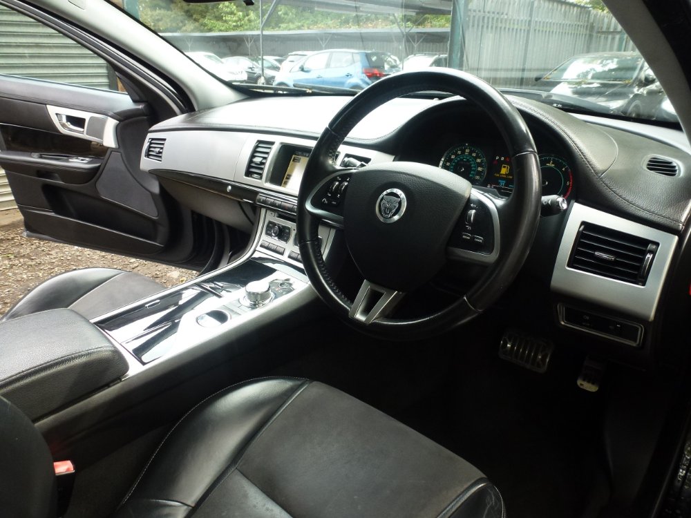 Jaguar XF 2.2d Sport Saloon 4dr Diesel Auto Euro 5 (s/s) (200 ps) - Image 17