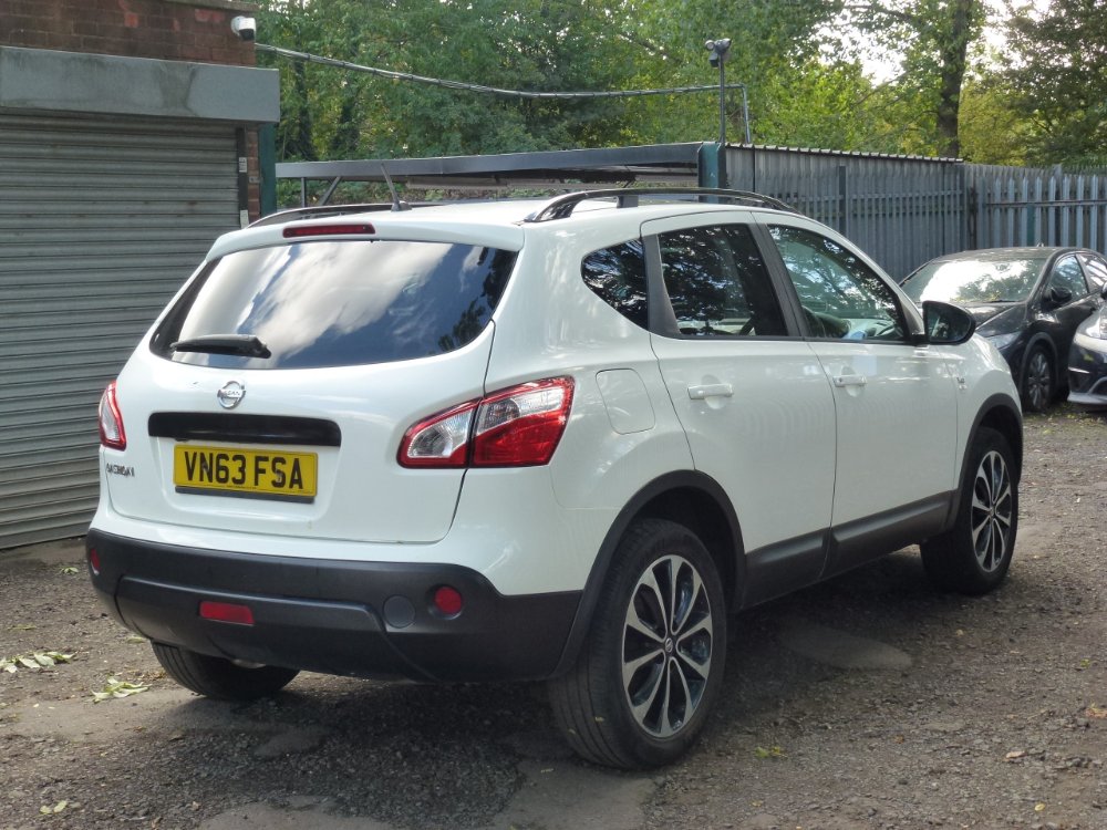 Nissan Qashqai 1.6 360 SUV 5dr Petrol Manual 2WD Euro 5 (117 ps) - Image 4