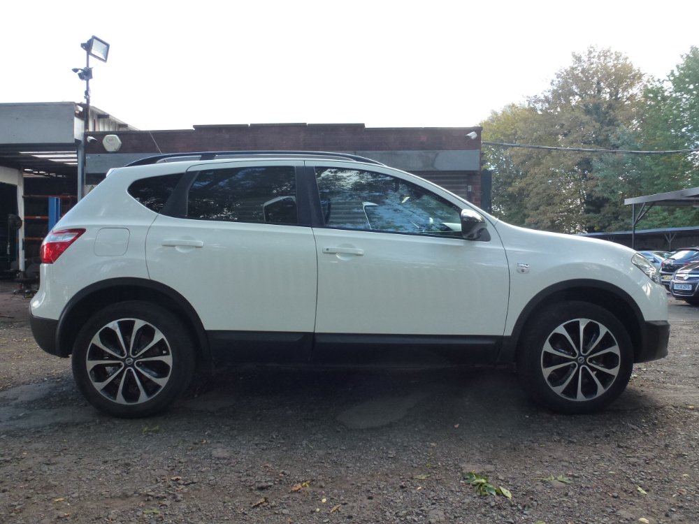 Nissan Qashqai 1.6 360 SUV 5dr Petrol Manual 2WD Euro 5 (117 ps) - Image 8