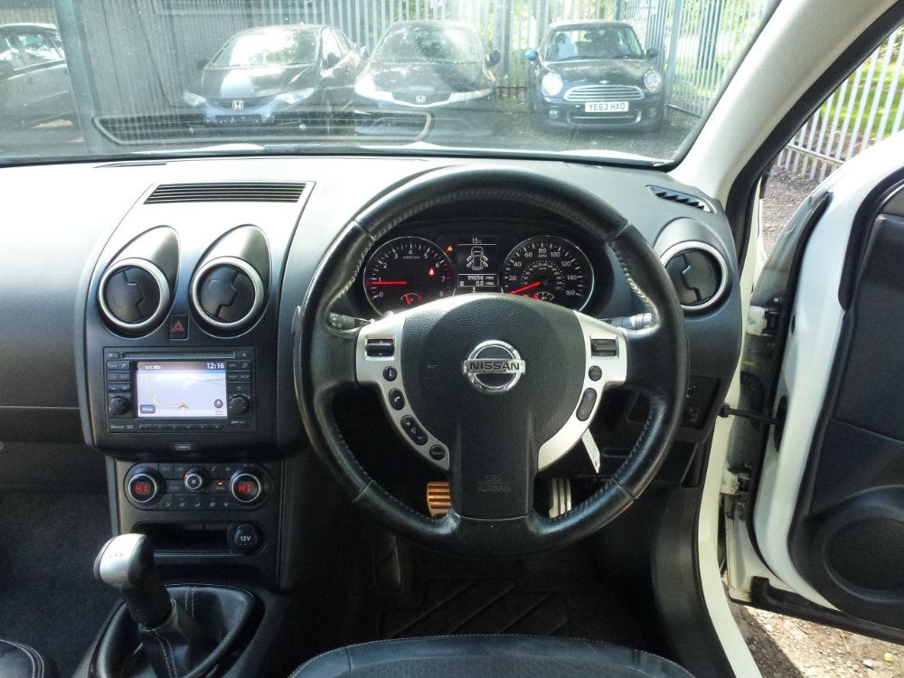Nissan Qashqai 1.6 360 SUV 5dr Petrol Manual 2WD Euro 5 (117 ps) - Image 14