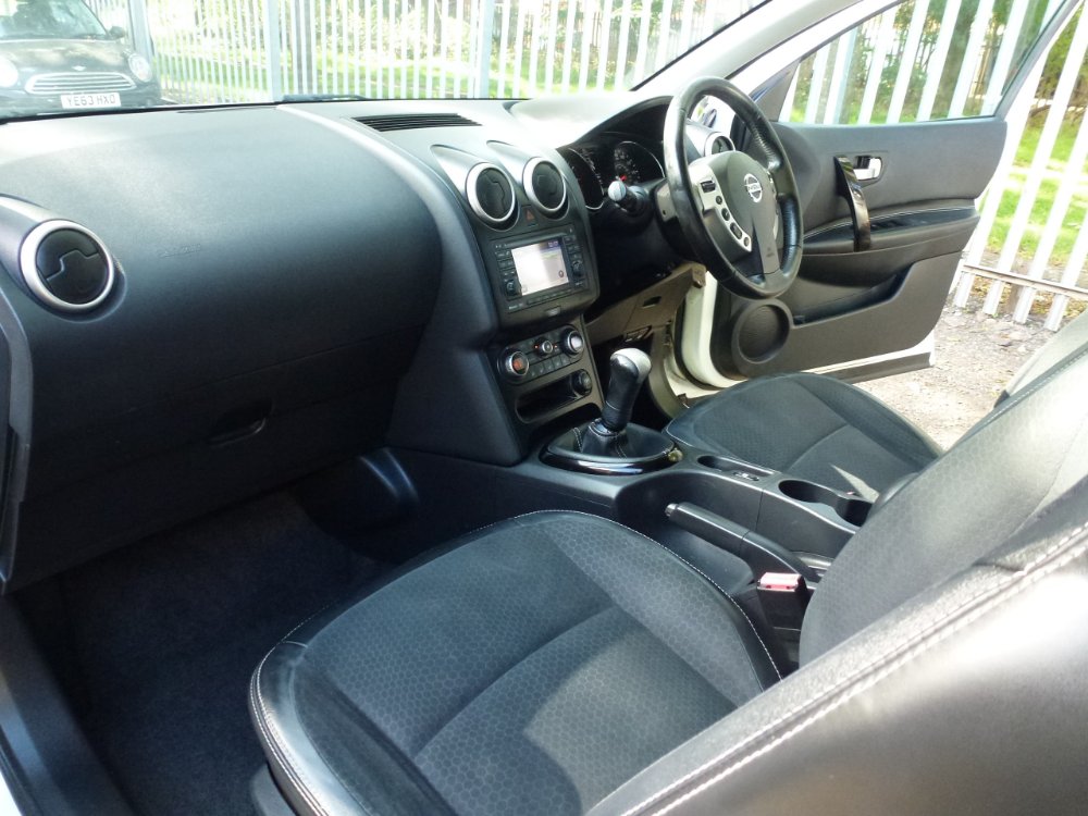 Nissan Qashqai 1.6 360 SUV 5dr Petrol Manual 2WD Euro 5 (117 ps) - Image 16