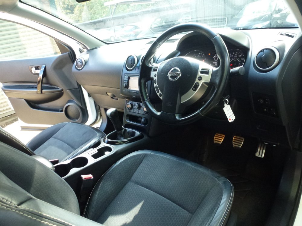 Nissan Qashqai 1.6 360 SUV 5dr Petrol Manual 2WD Euro 5 (117 ps) - Image 17