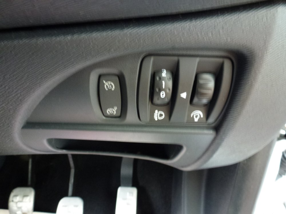 Renault Twingo 1.6 VVT Renaultsport 133 3dr - Image 17
